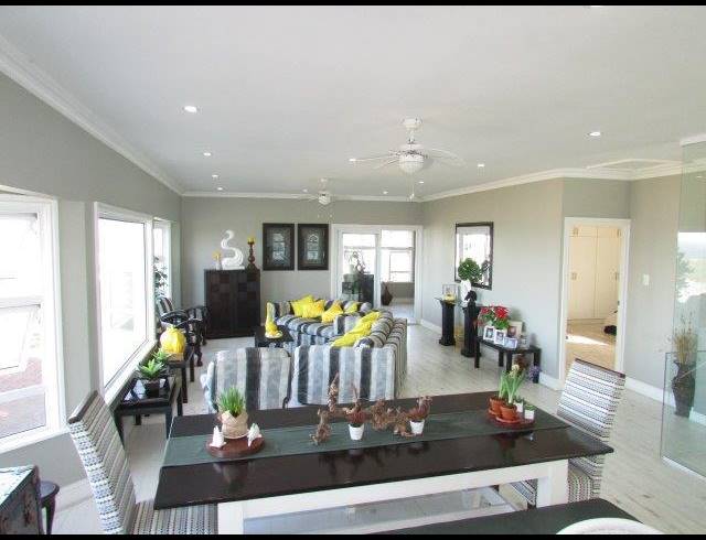 3 BEDROOM TOWNHOUSE FOR SALE IN SHELLY BEACH